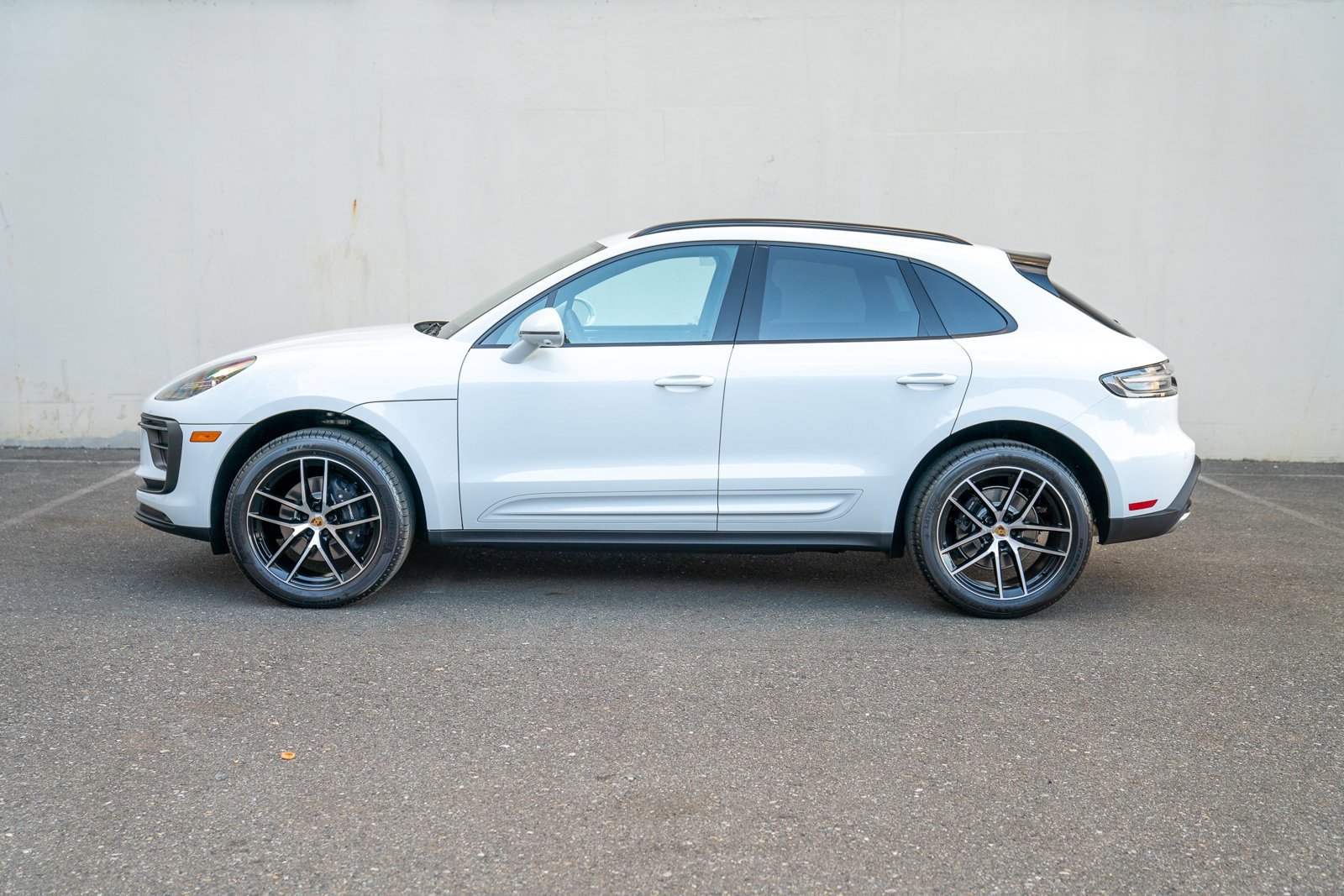 Certified 2025 Porsche Macan video 2