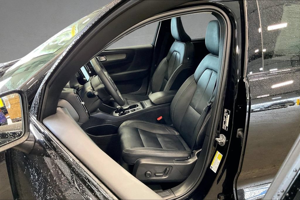 Certified 2024 Volvo XC40 B5 Core AWD/4WD image 22