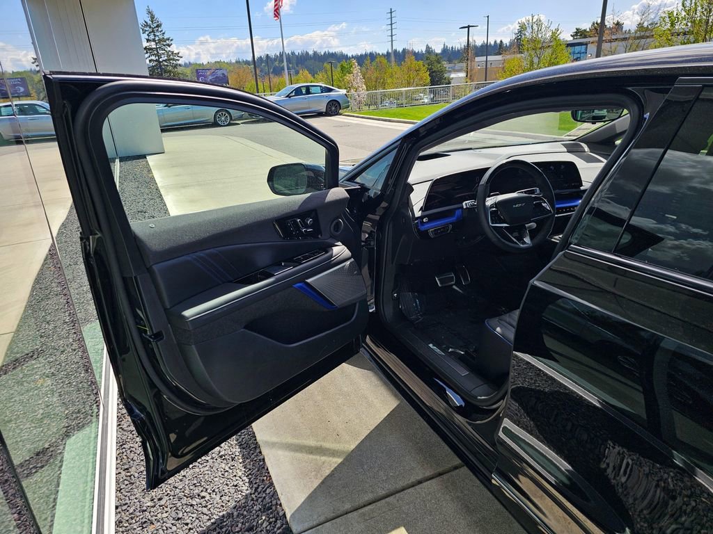 New 2026 Cadillac Optiq V AWD/4WD image 18