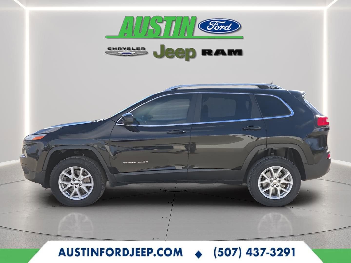 Used 2017 Jeep Cherokee Latitude image 2