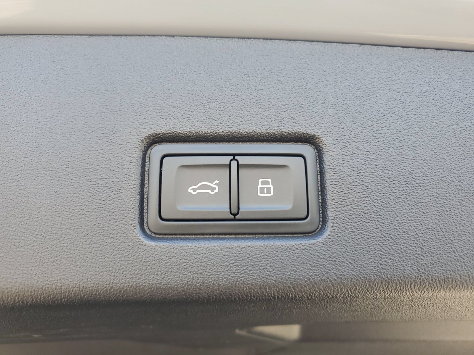 Used 2023 Audi Q4 e-tron Premium Plus w/ Premium Plus AWD/4WD image 9