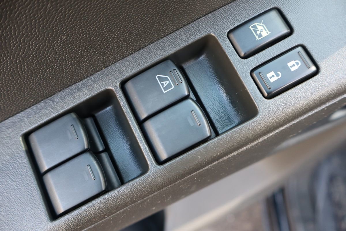 Used 2012 Nissan Frontier PRO-4X AWD/4WD image 27