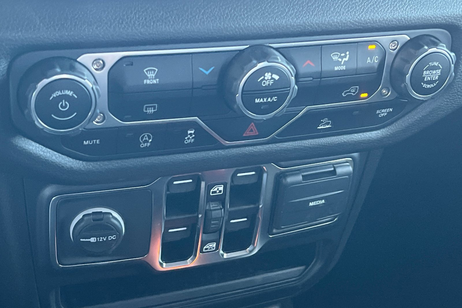 Used 2024 Jeep Gladiator Sport image 16