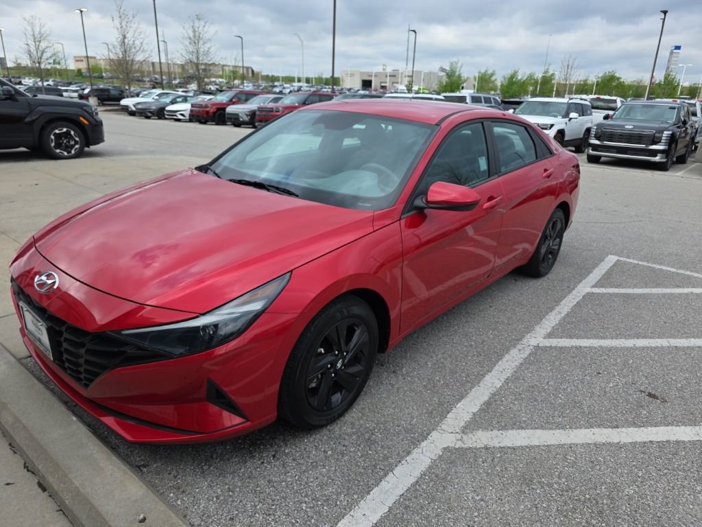Used 2023 Hyundai Elantra SEL w/ Preferred Accessory Package FWD image 1