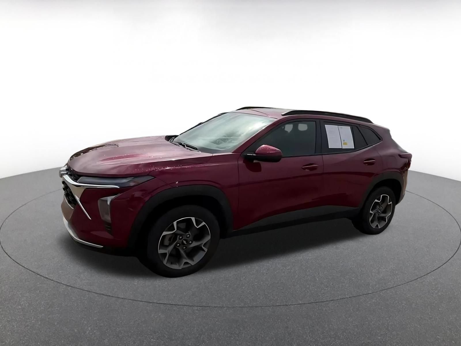 Used 2025 Chevrolet Trax LT FWD image 8