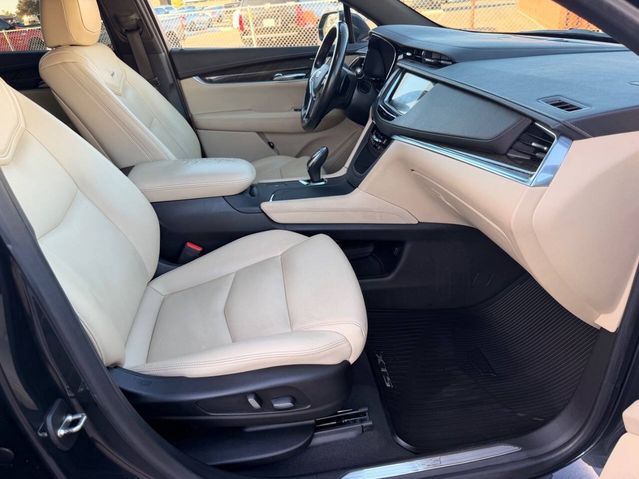Used 2019 Cadillac XT5 FWD image 39