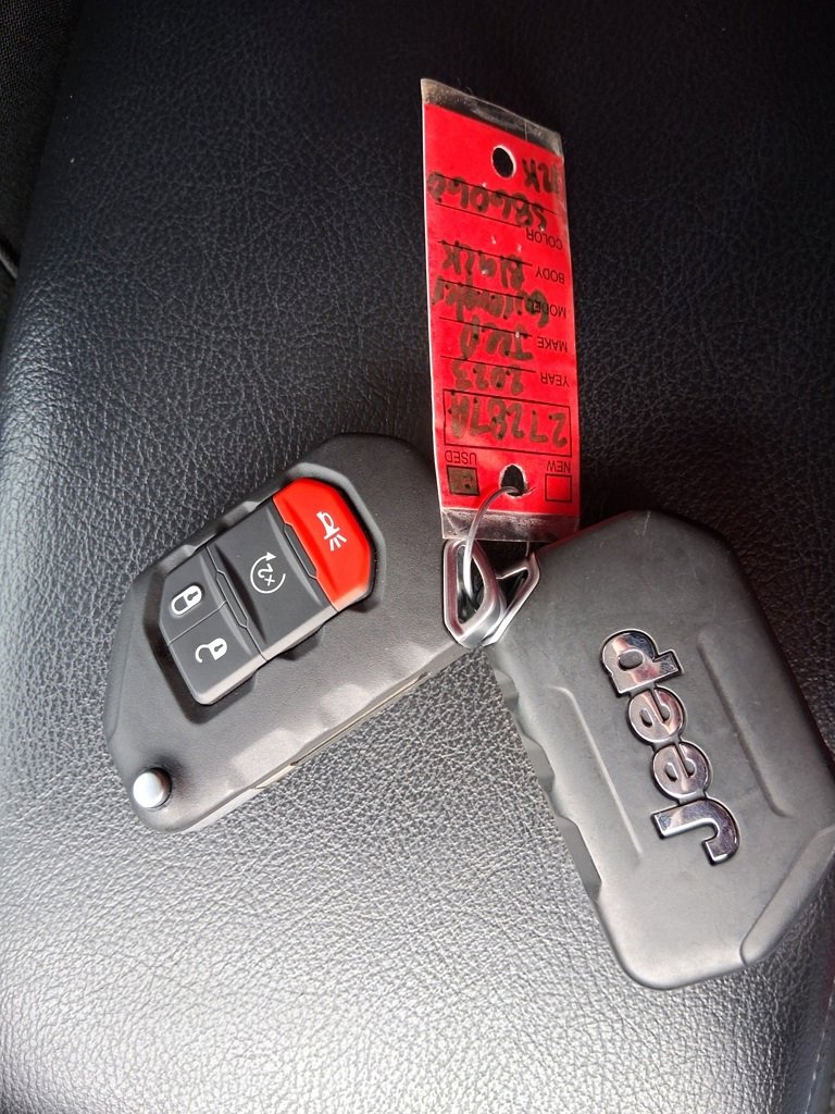 Used 2023 Jeep Gladiator Willys image 19