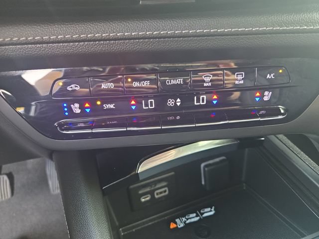 Used 2023 Buick Envision Avenir AWD/4WD image 26