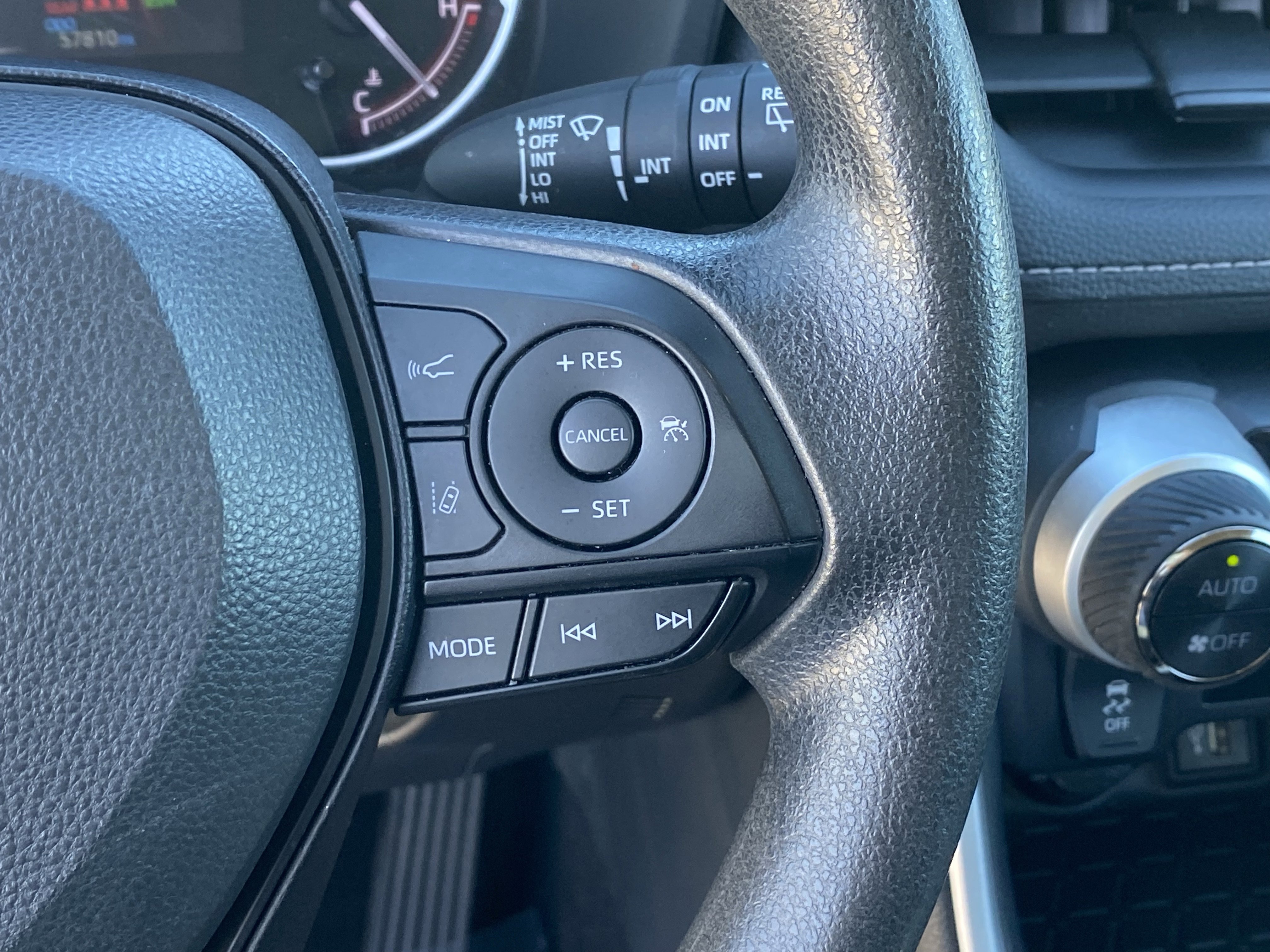 Used 2024 Toyota RAV4 XLE image 28