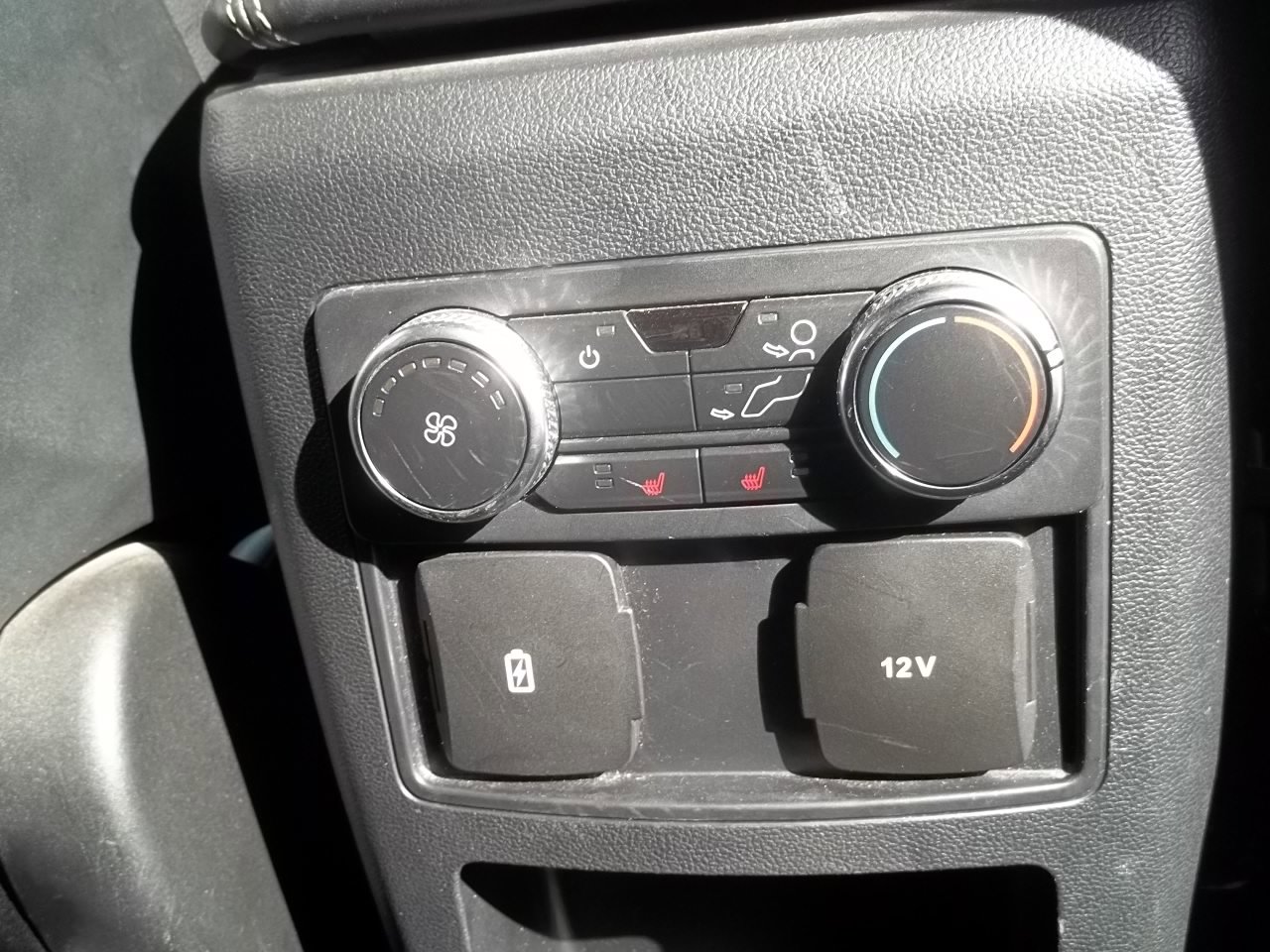 Used 2020 Ford Explorer XLT w/ Equipment Group 202A AWD/4WD image 16