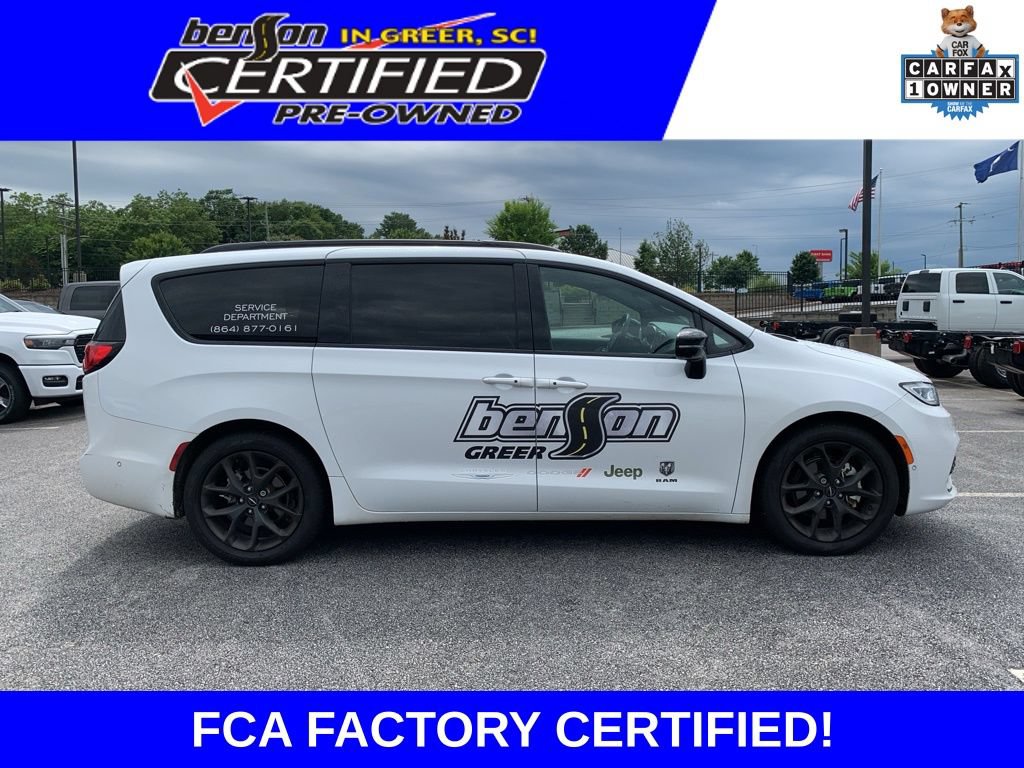 Certified 2023 Chrysler Pacifica Limited w/ Uconnect Theater Family Group