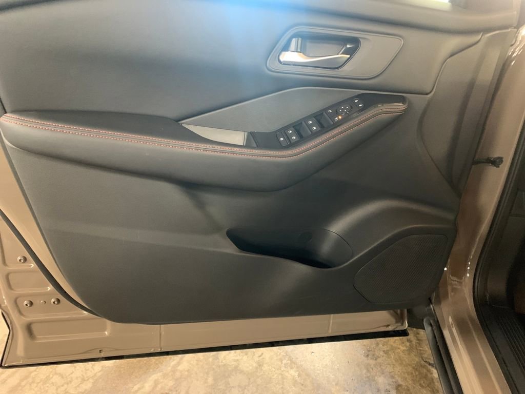 Certified 2025 Nissan Rogue SV image 13