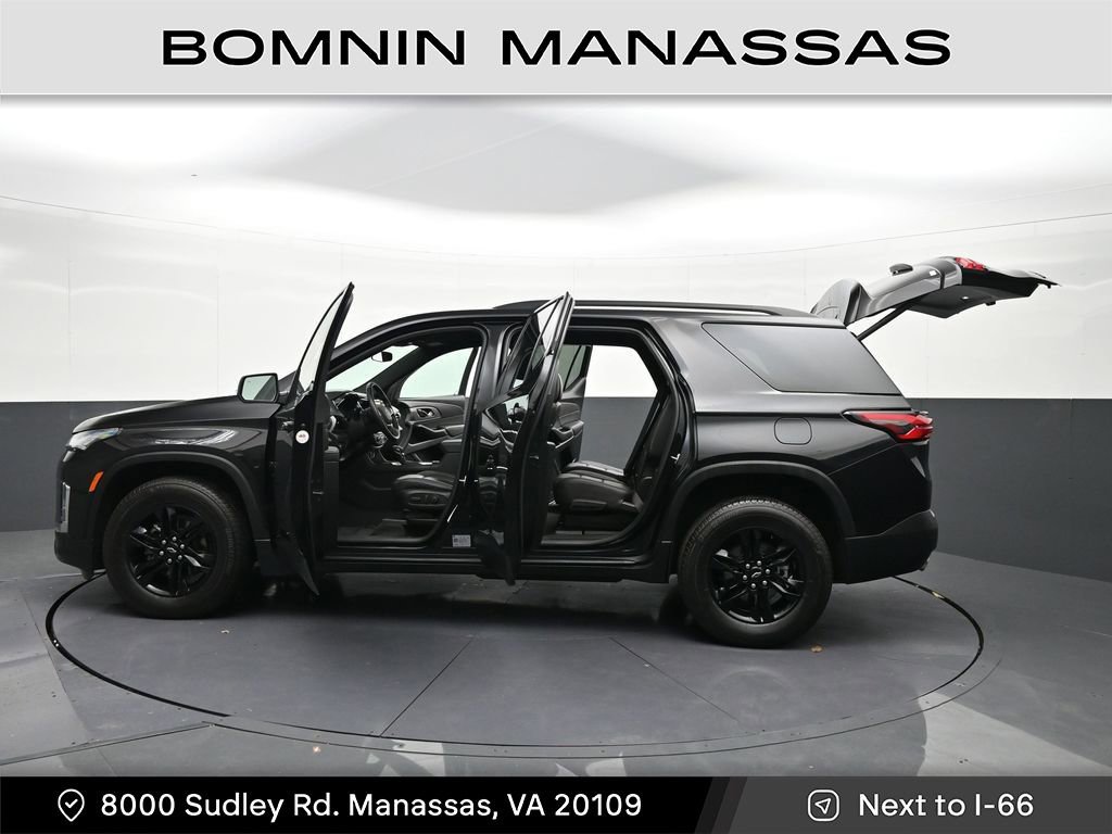 Used 2023 Chevrolet Traverse LT w/ Midnight/Sport Edition image 39