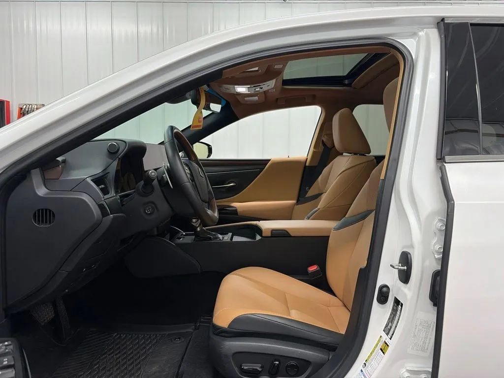 Used 2025 Lexus ES 250 w/ Premium Package AWD/4WD image 10