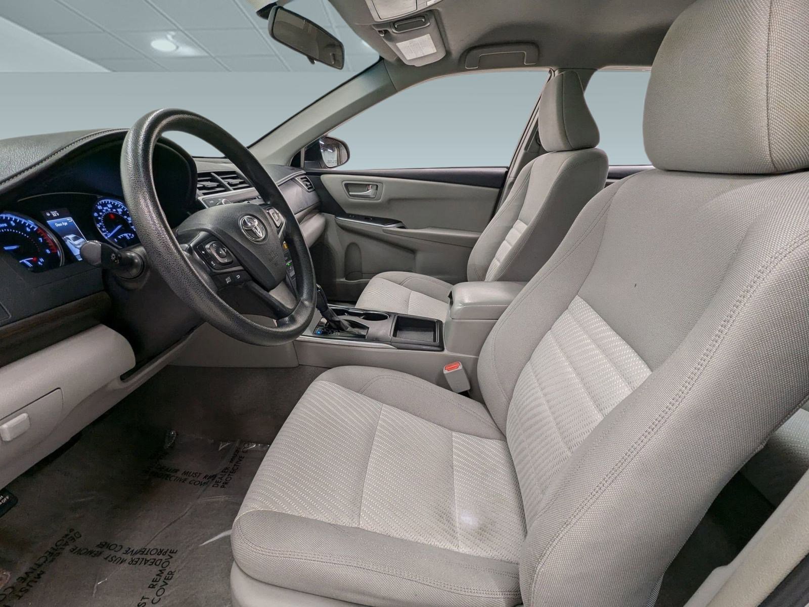 Used 2017 Toyota Camry LE image 4