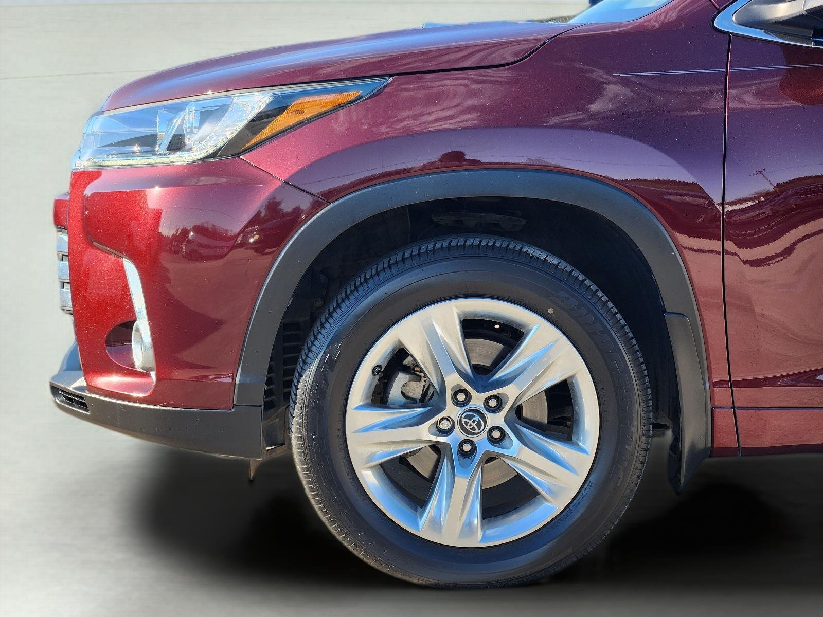 Used 2019 Toyota Highlander Limited FWD image 9