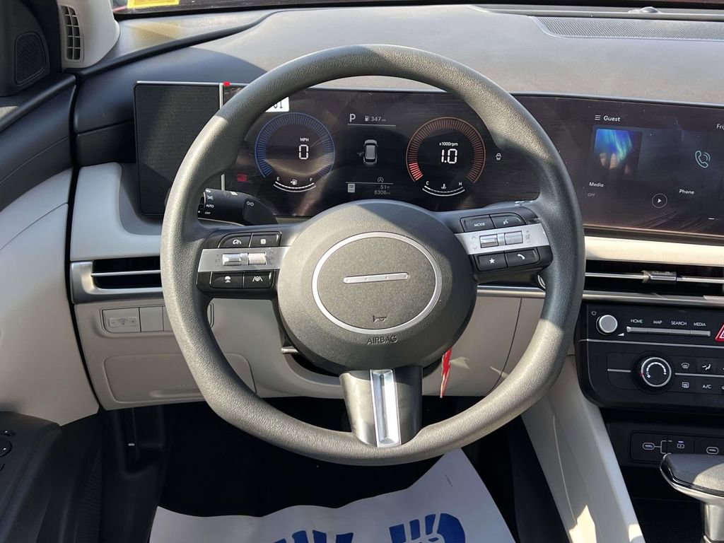 Certified 2025 Hyundai Tucson SE image 16