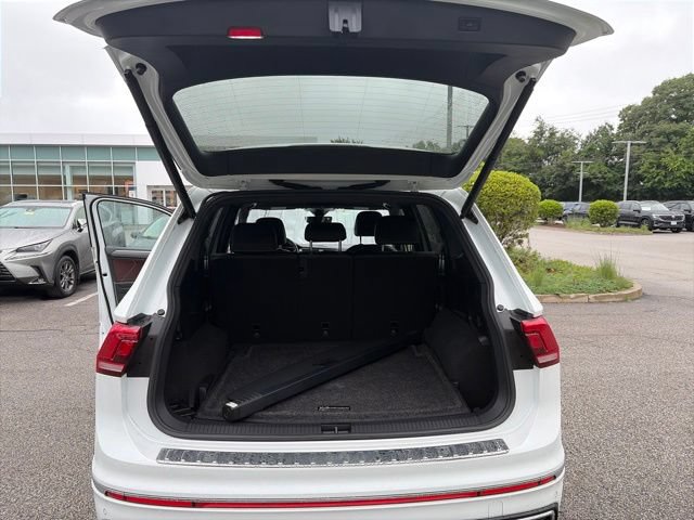 Used 2022 Volkswagen Tiguan SEL R-Line AWD/4WD image 16