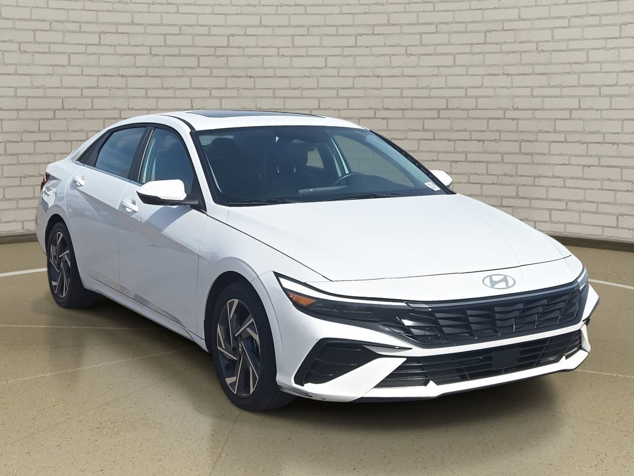 Used 2025 Hyundai Elantra Limited image 3