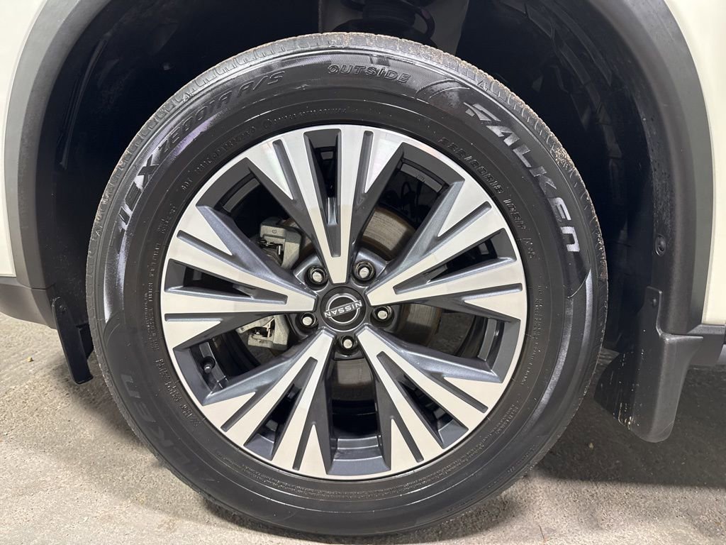 Used 2023 Nissan Rogue SV image 34