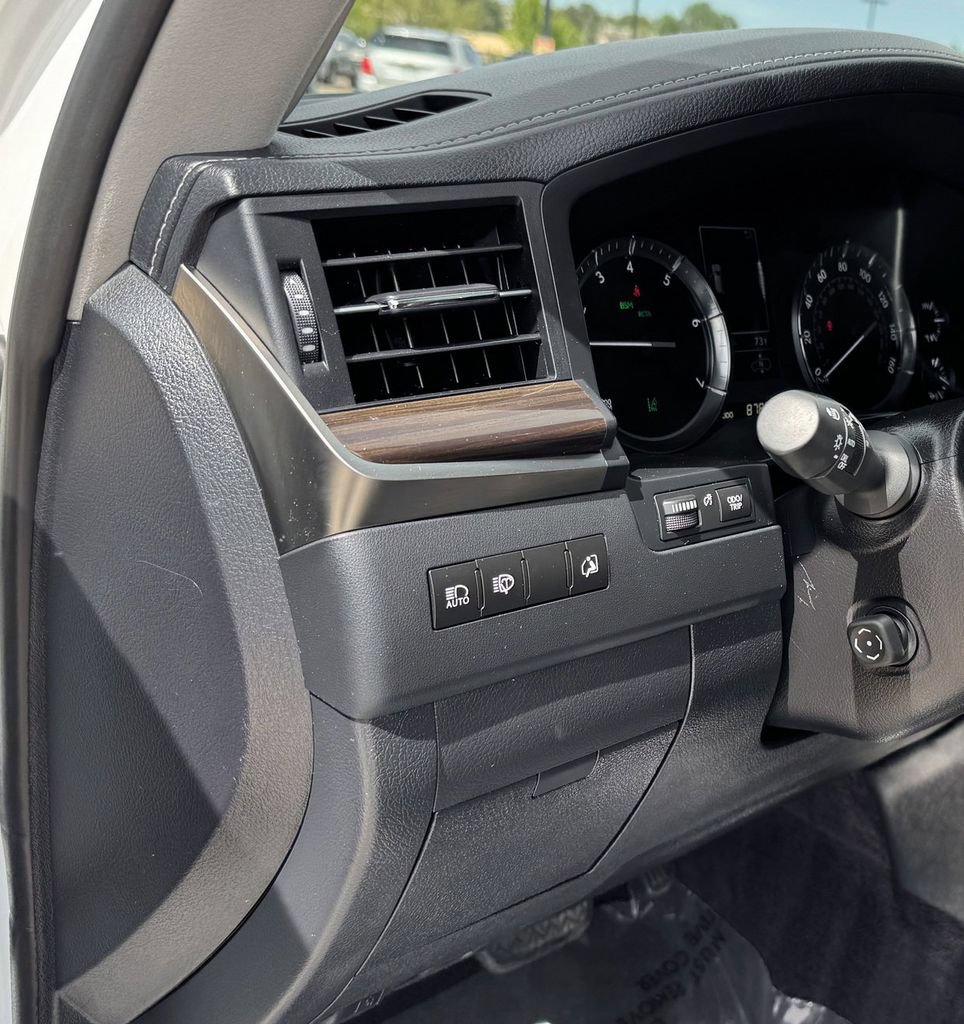 Used 2018 Lexus LX 570 4WD image 14