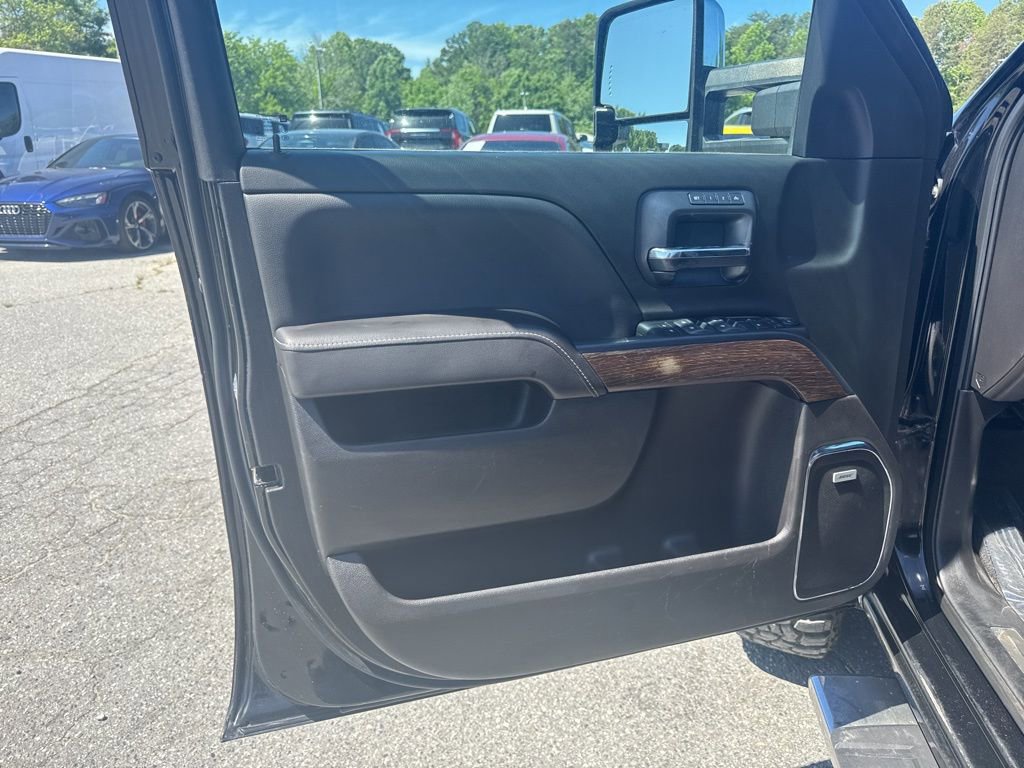 Used 2019 GMC Sierra 2500 Denali w/ Duramax Plus Package AWD/4WD image 27