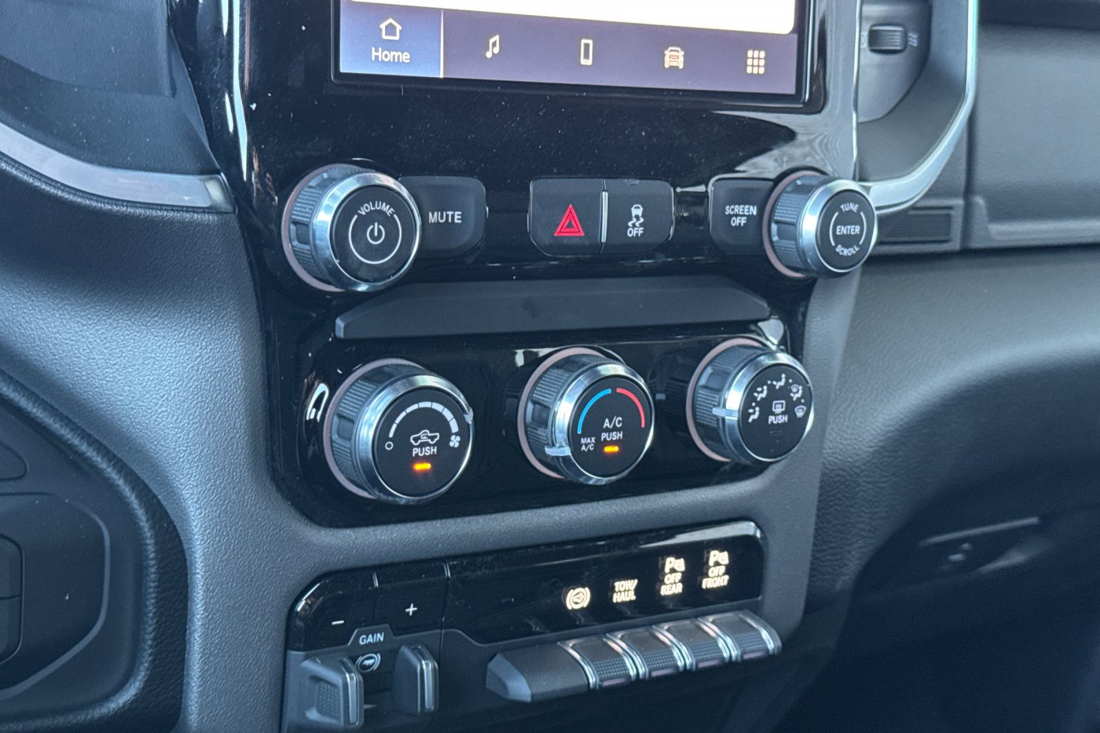 New 2026 RAM 3500 Big Horn AWD/4WD image 18