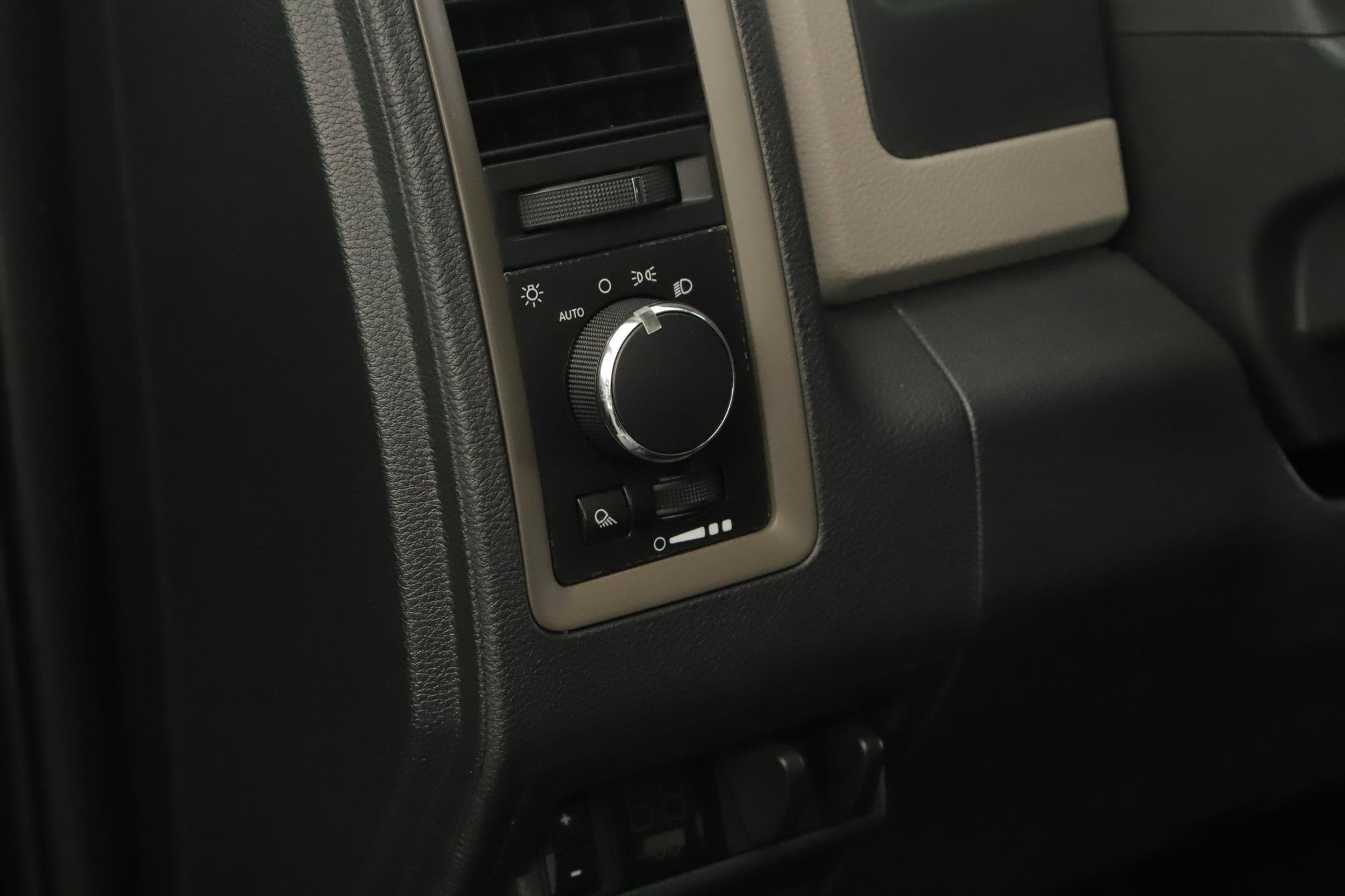 Used 2012 RAM 2500 ST w/ Chrome Appearance Group AWD/4WD image 9