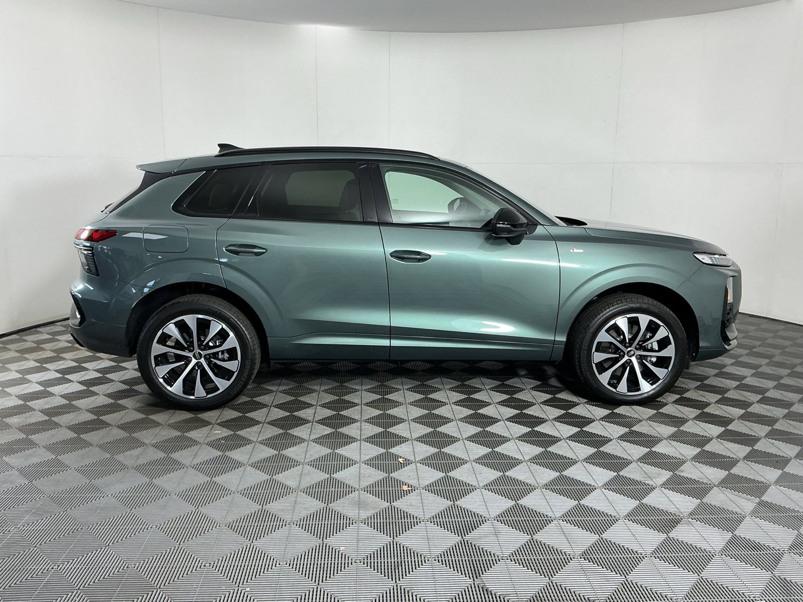 New 2026 Audi Q3 quattro 2.0T AWD/4WD image 10