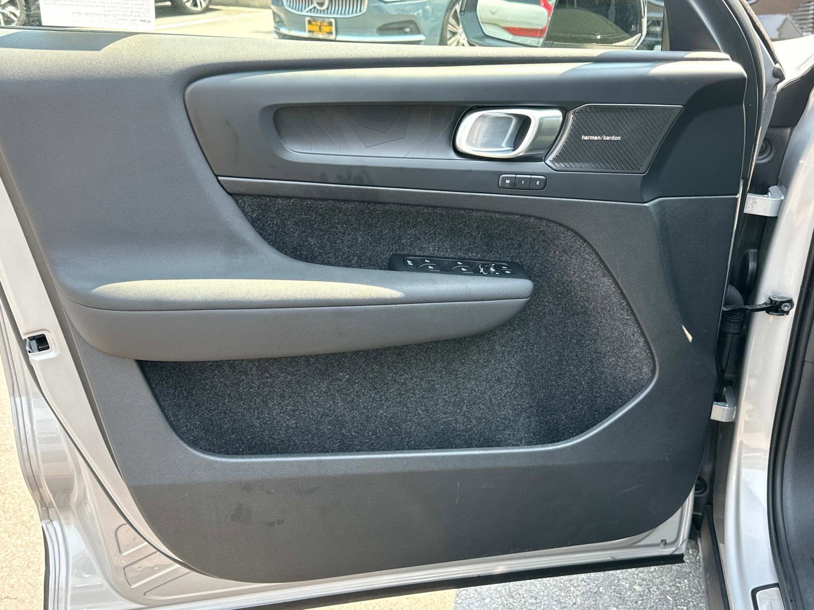 Certified 2023 Volvo XC40 Recharge Ultimate image 15