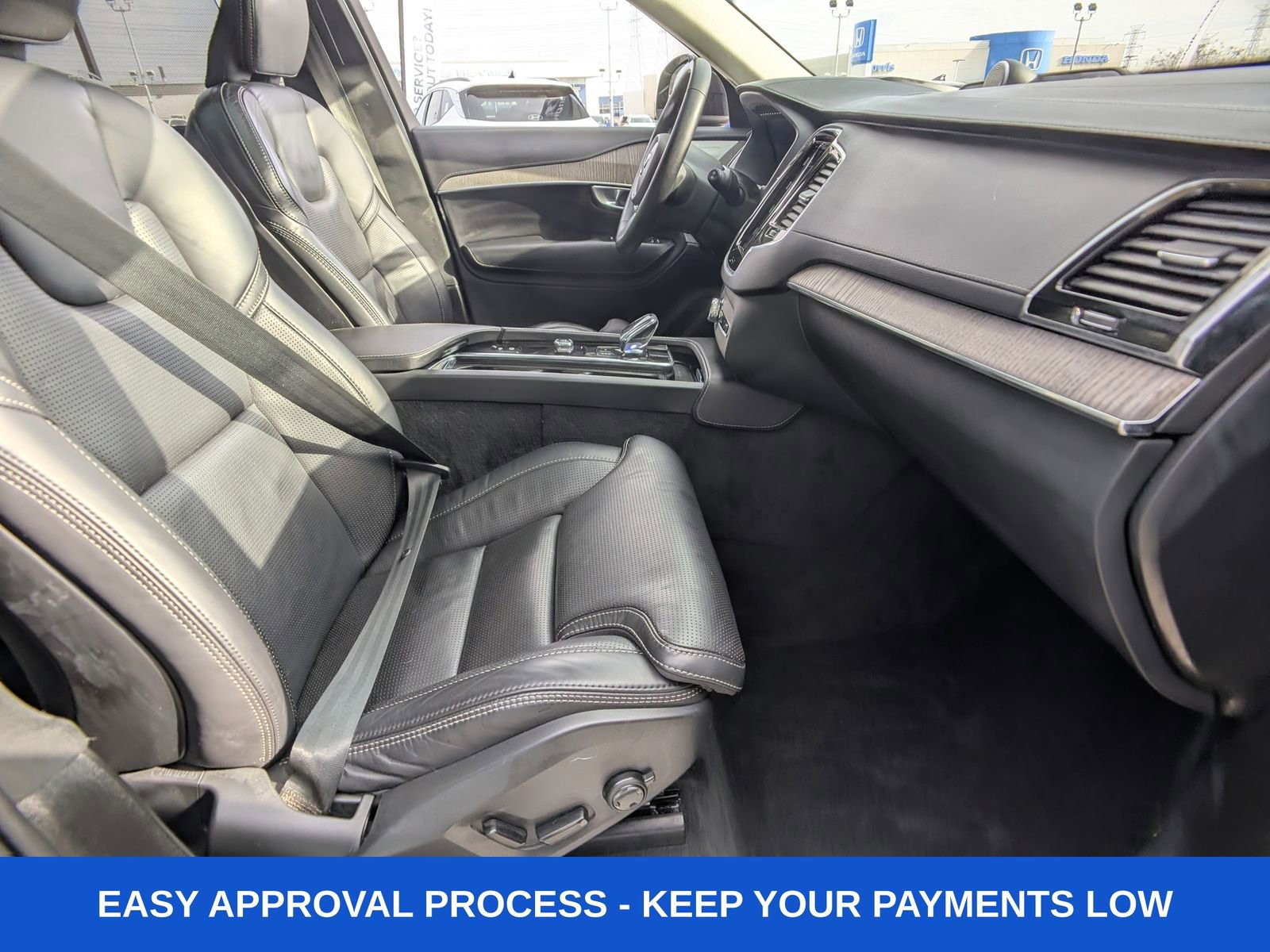 Used 2024 Volvo XC90 B6 Ultimate w/ Lounge Package image 17