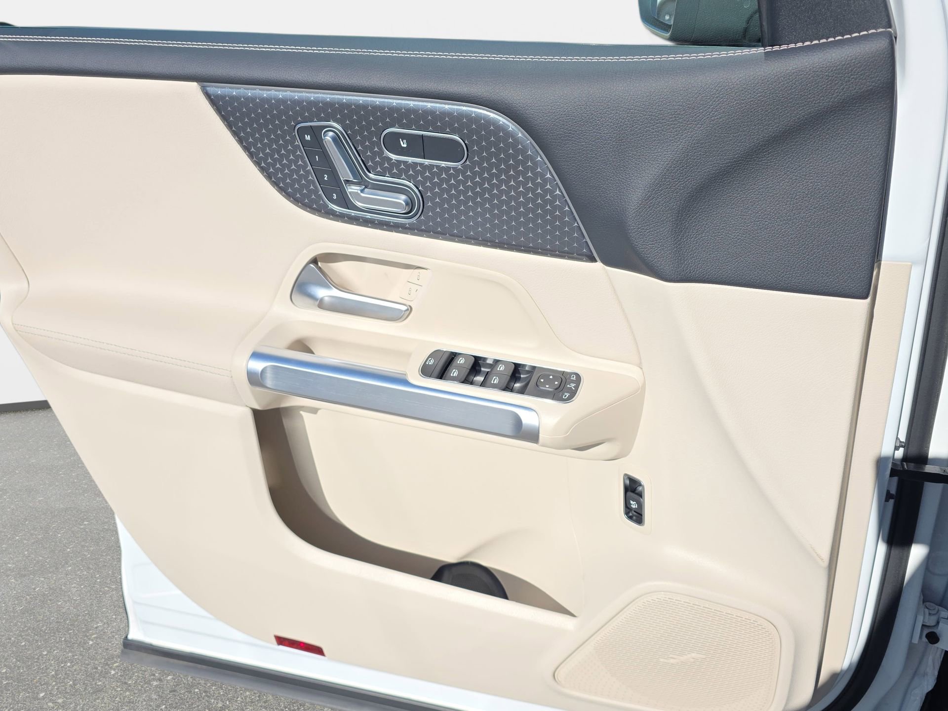 Certified 2025 Mercedes-Benz GLB 250 image 26