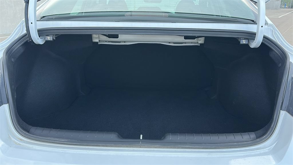 Used 2026 Hyundai Elantra SE FWD image 32