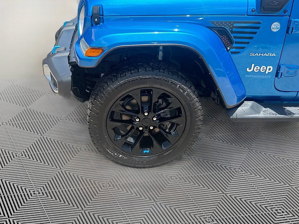Used 2022 Jeep Wrangler Unlimited Sahara w/ Safety Group AWD/4WD image 35