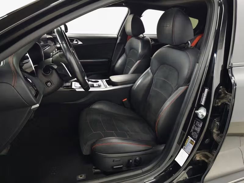 Used 2023 Kia Stinger GT2 RWD image 3