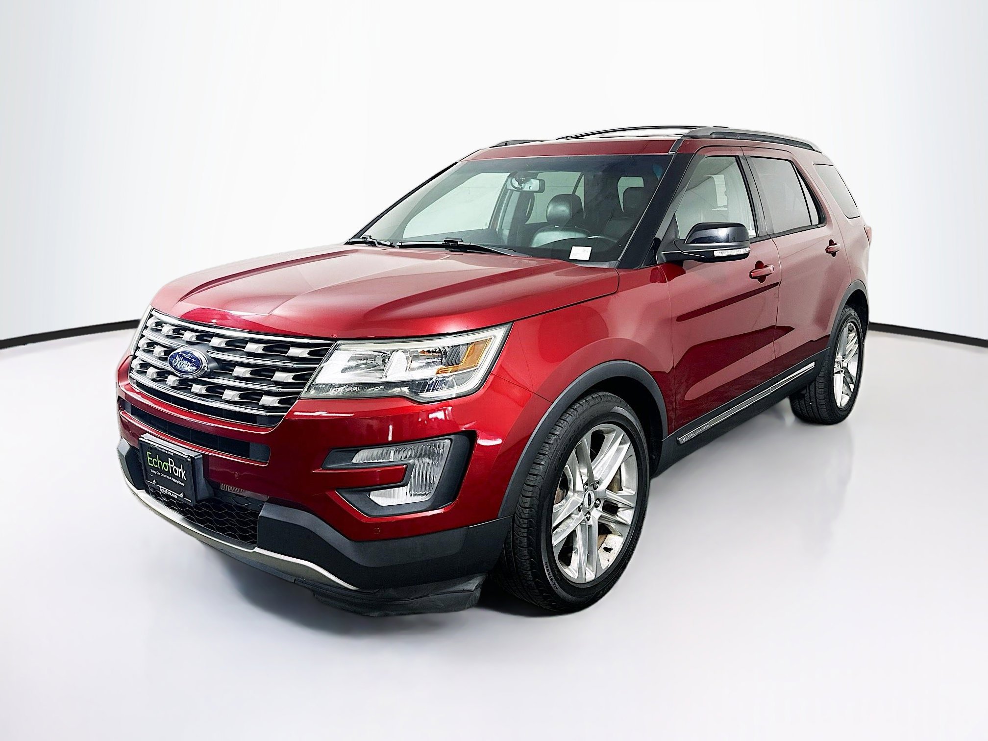 Used 2017 Ford Explorer XLT w/ Equipment Group 202A FWD image 3