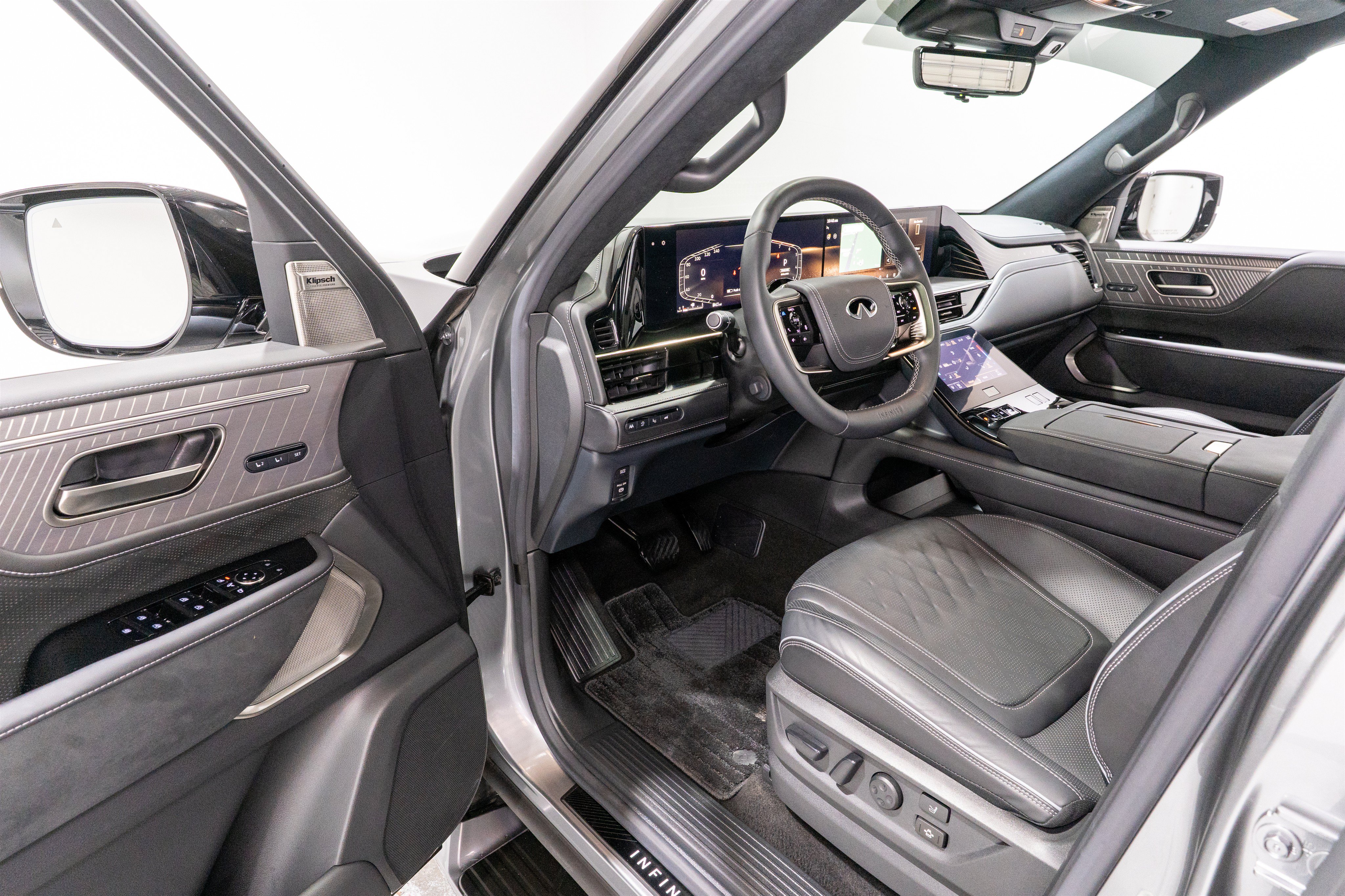 Used 2025 INFINITI QX80 Autograph AWD/4WD image 12