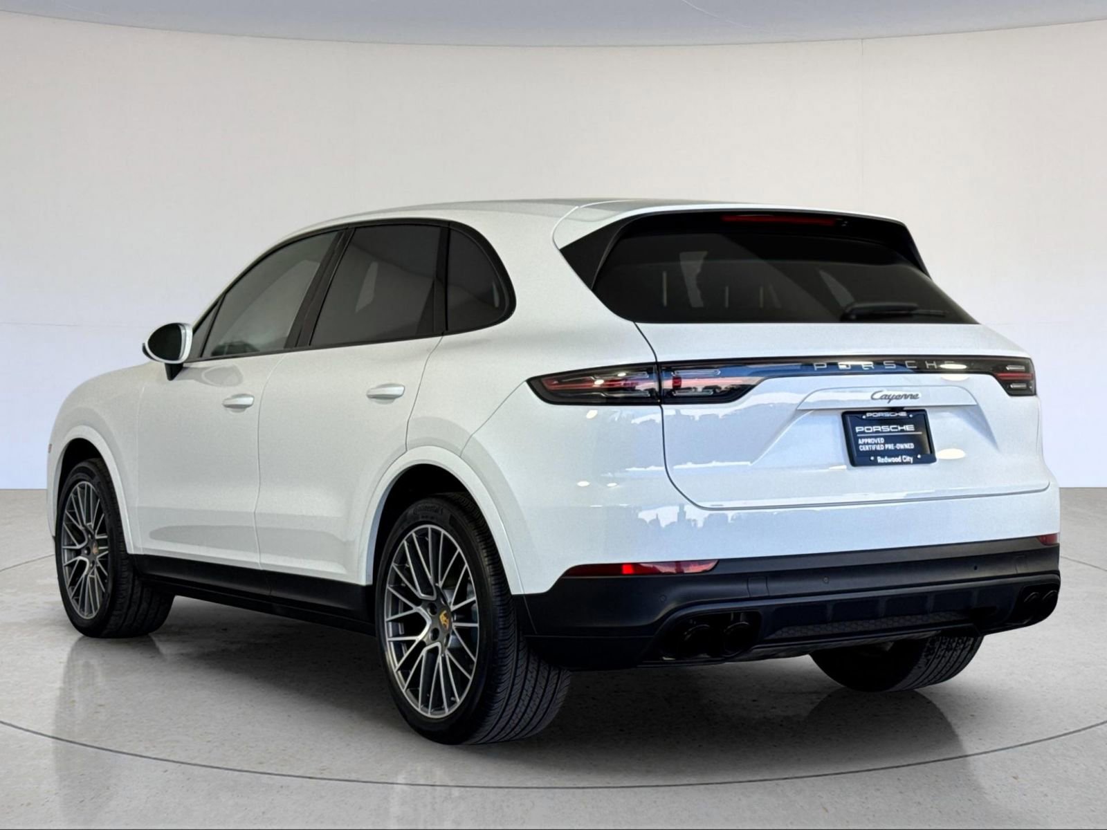 Certified 2023 Porsche Cayenne Platinum Edition image 3