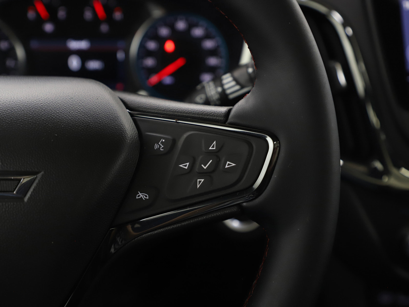 Used 2024 Chevrolet Equinox RS w/ RS Leather Package image 28