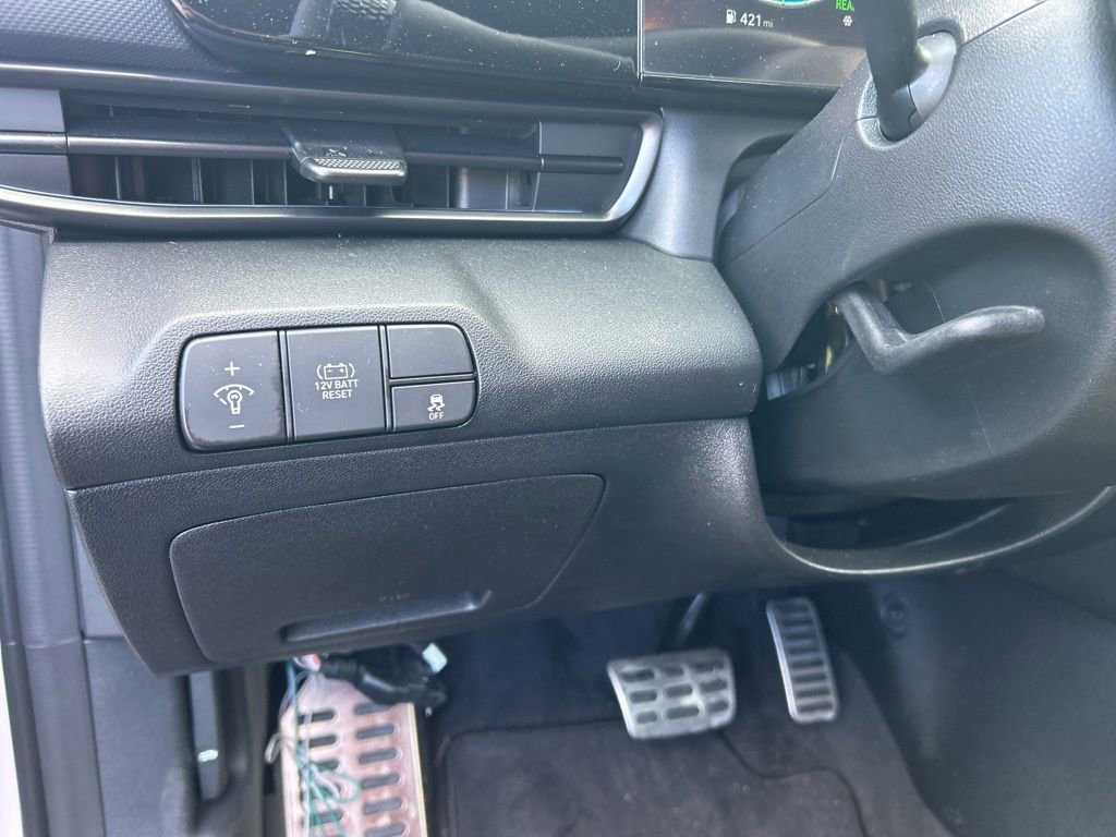 Used 2025 Hyundai Elantra SEL image 17