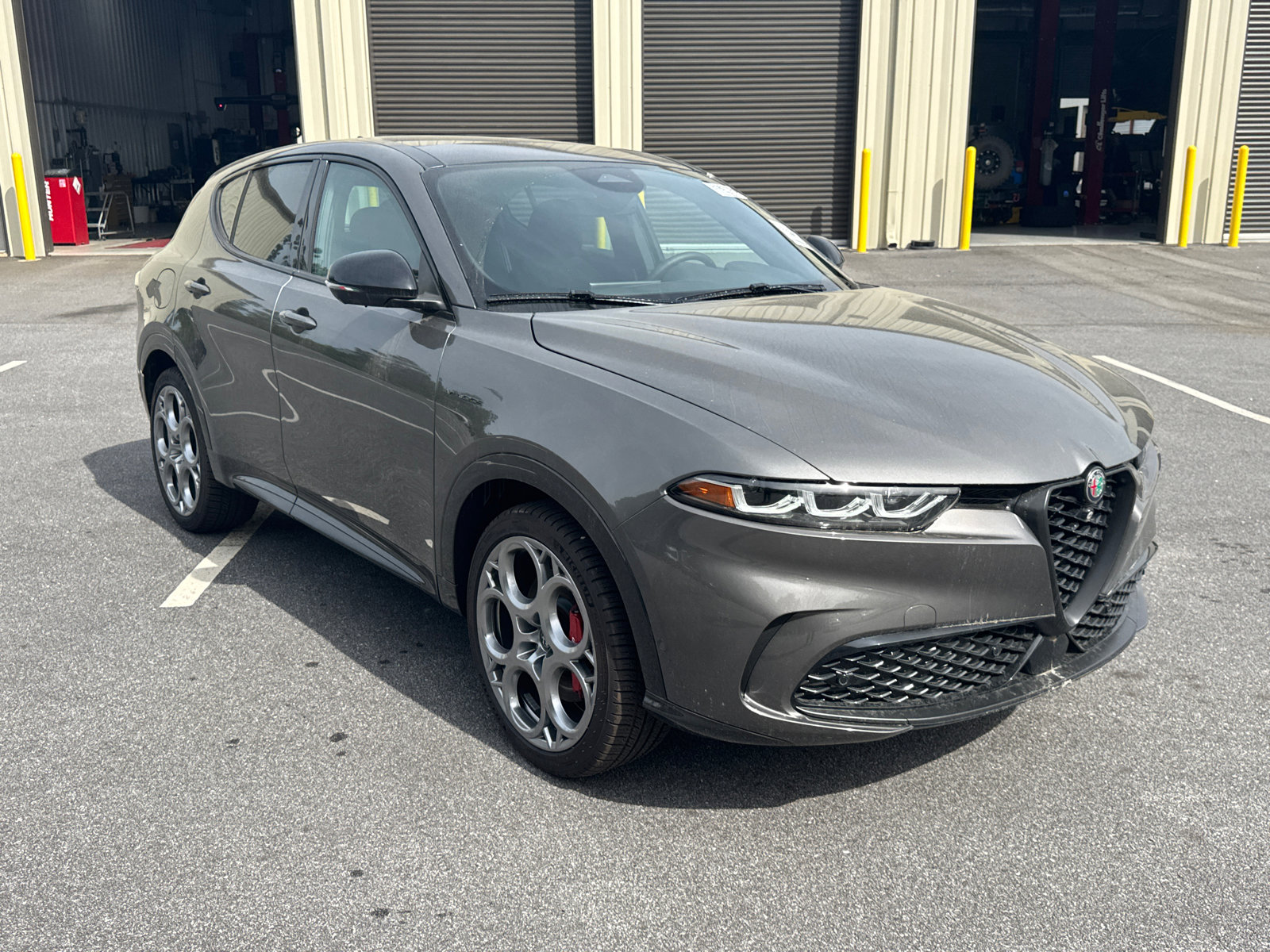 Used 2024 Alfa Romeo Tonale Veloce image 3