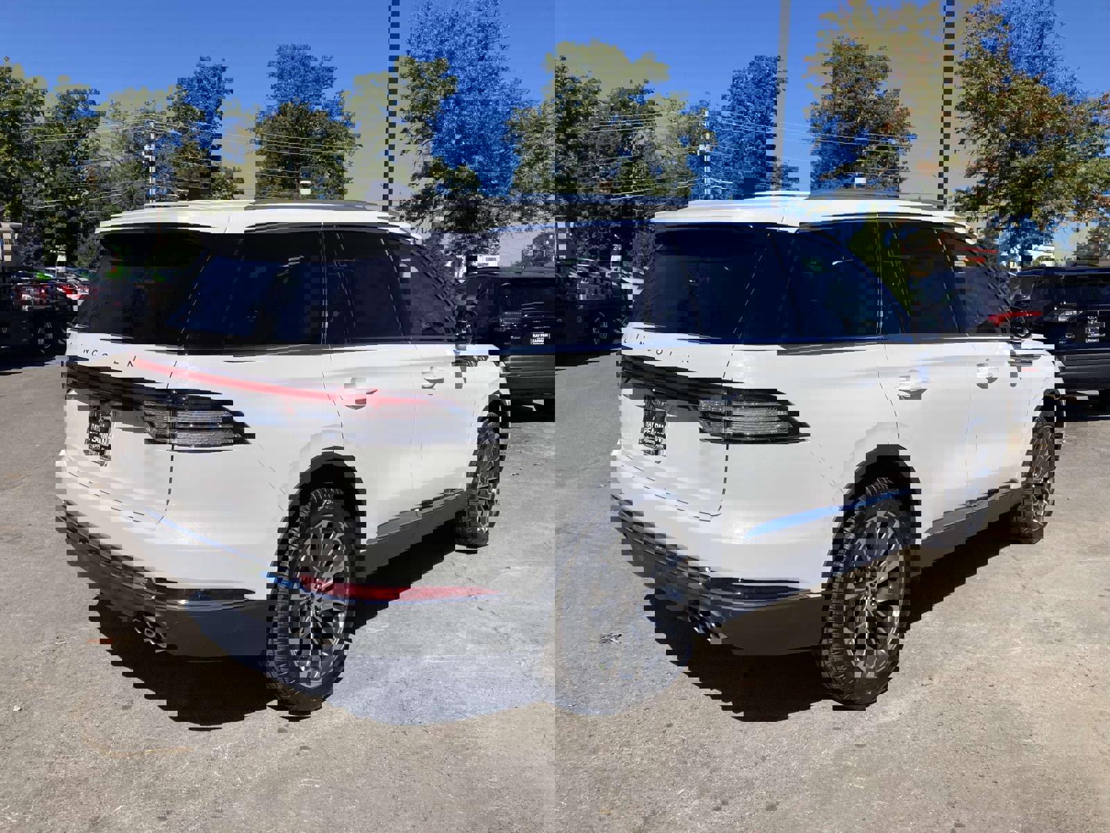 New 2026 Lincoln Aviator 2WD w/ Jet Appearance Package image 3