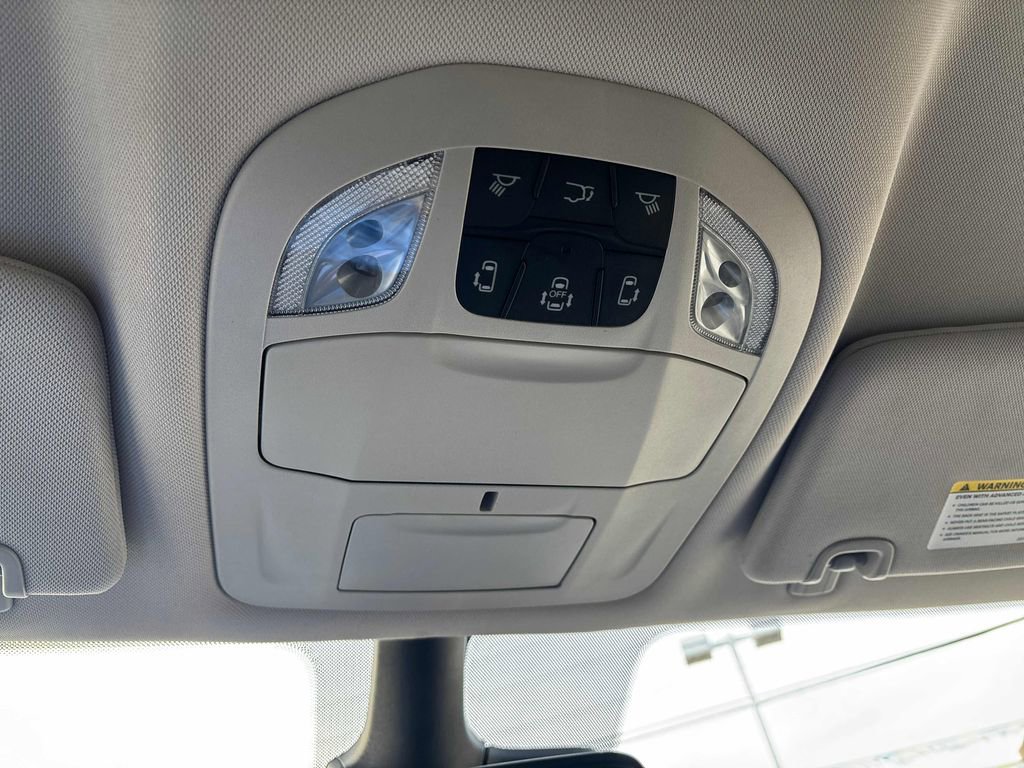 Used 2024 Chrysler Pacifica Touring-L image 32