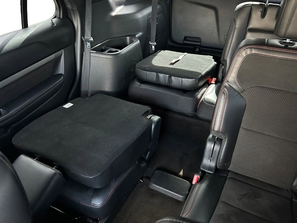 Used 2018 Ford Explorer XLT w/ Equipment Group 202A FWD image 15