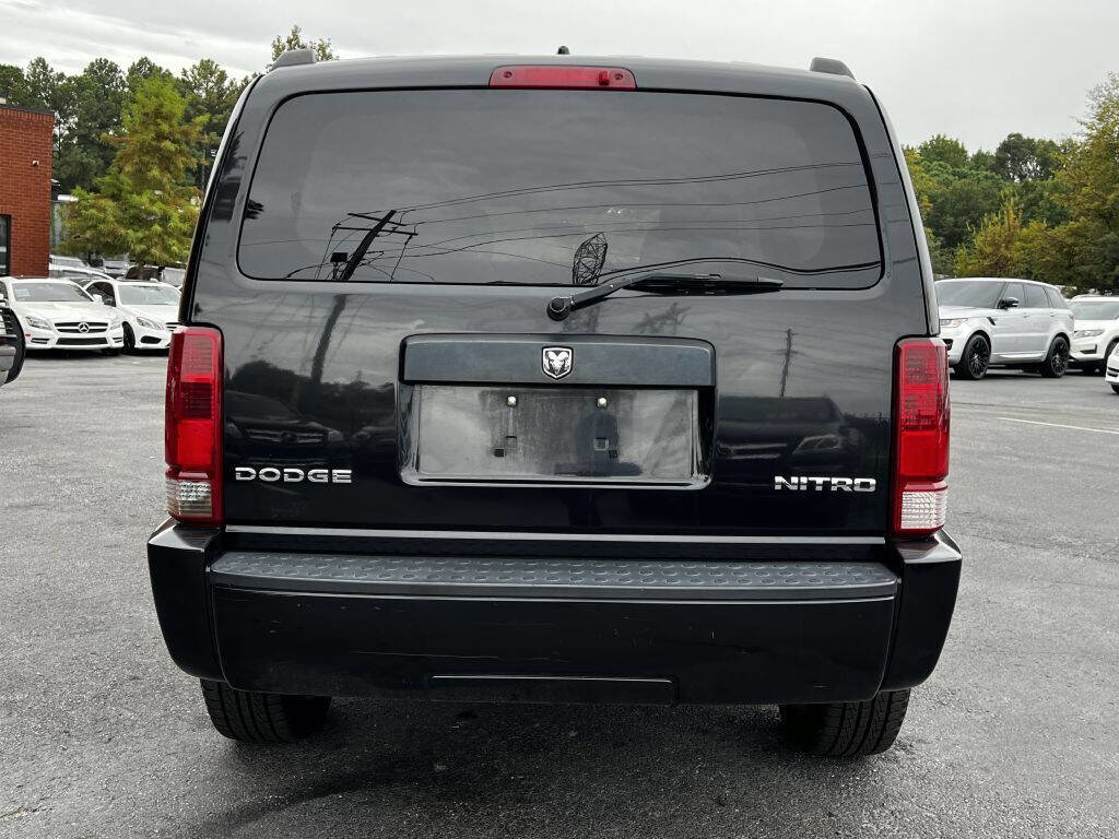 Used 2011 Dodge Nitro Heat image 6