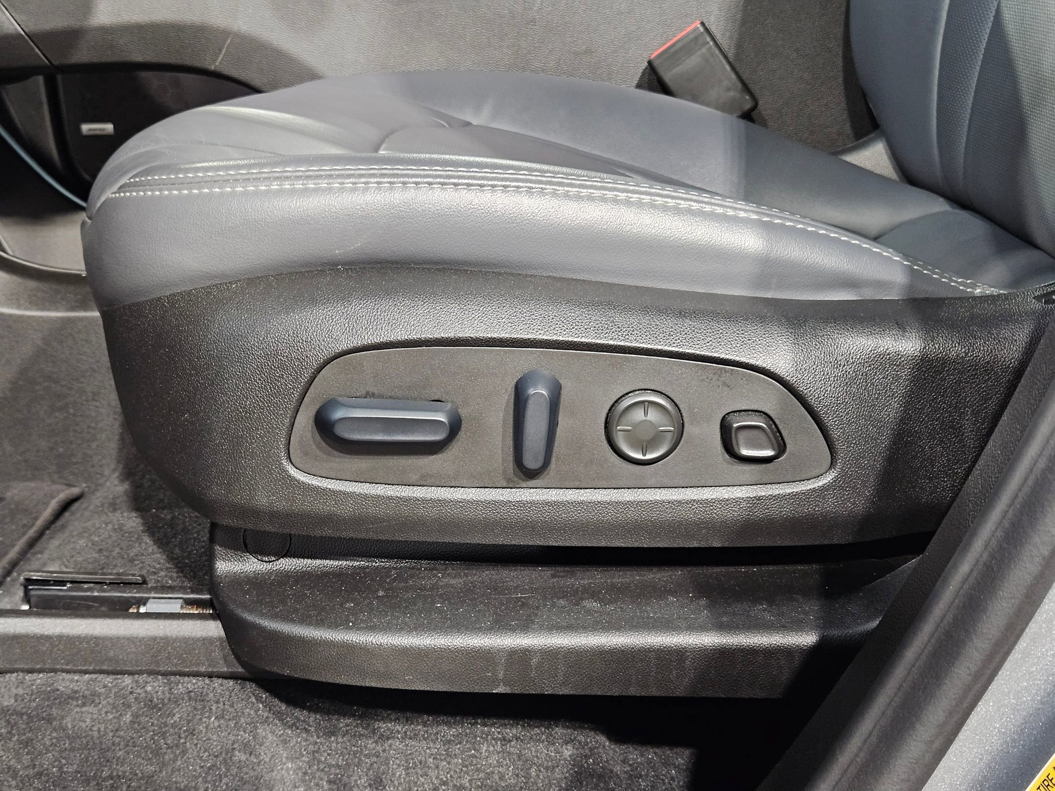 Used 2024 Buick Enclave Premium FWD image 24