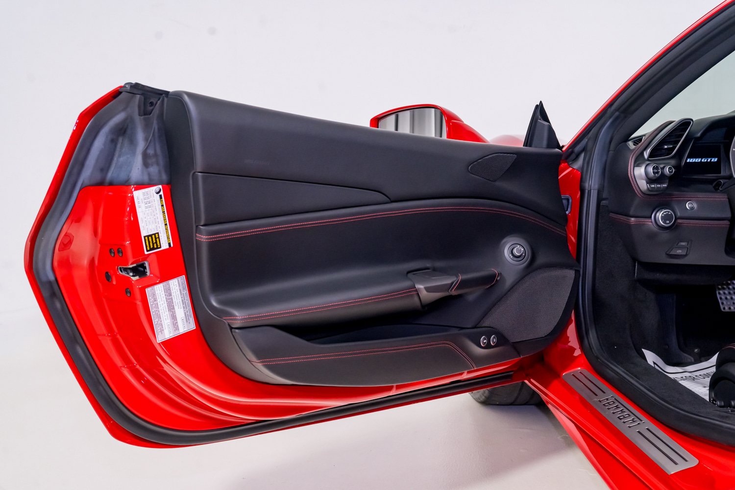 Used 2019 Ferrari 488 GTB RWD image 16