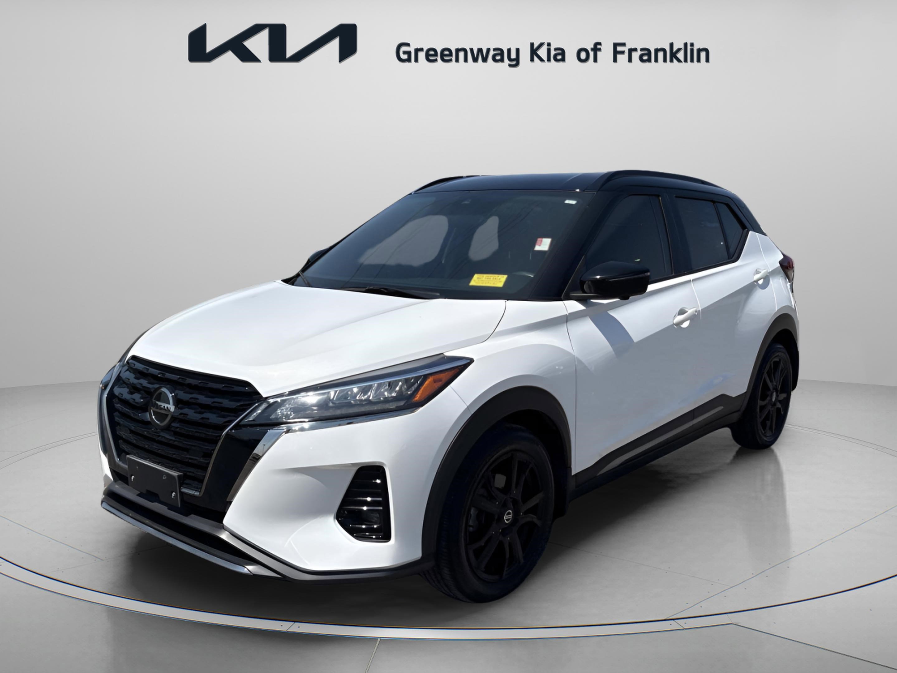 Used 2021 Nissan Kicks SR image 3