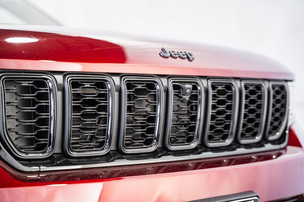 New 2025 Jeep Grand Cherokee Limited w/ Luxury Tech Group II image 12