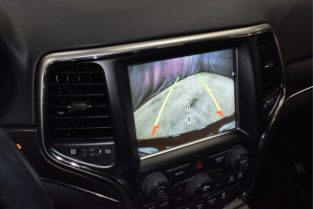Used 2018 Jeep Grand Cherokee Limited AWD/4WD image 10